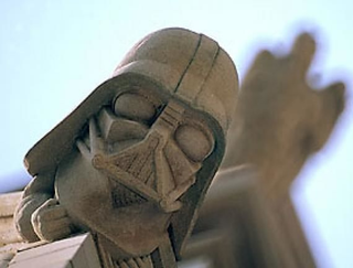 Illustration for article titled Hay una gárgola de Darth Vader en
lo alto de la Catedral Nacional de Washington (y lleva allí más de 30 años)